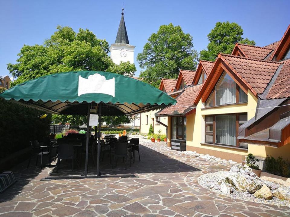 Hotel Mladost Lipany Exterior foto