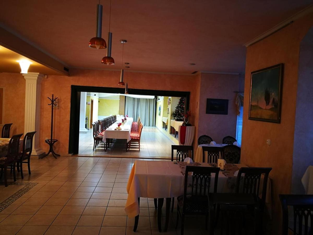 Hotel Mladost Lipany Exterior foto