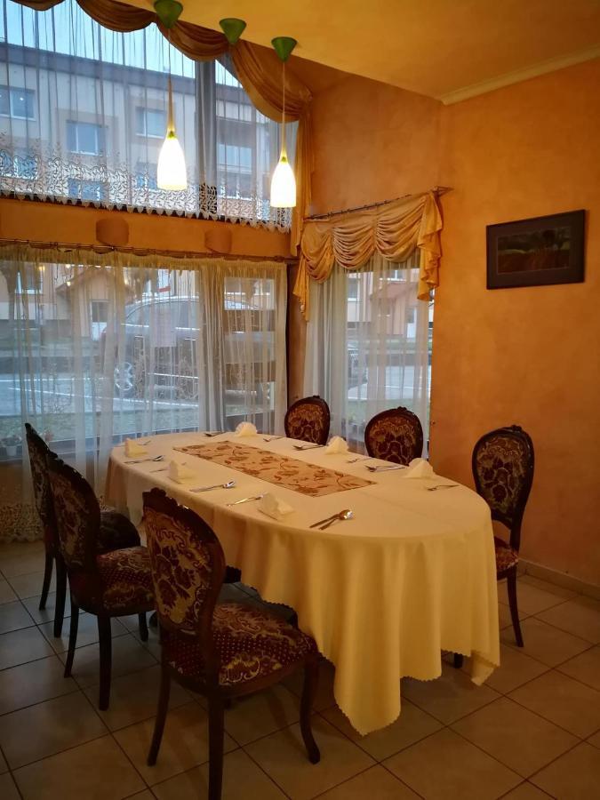 Hotel Mladost Lipany Exterior foto