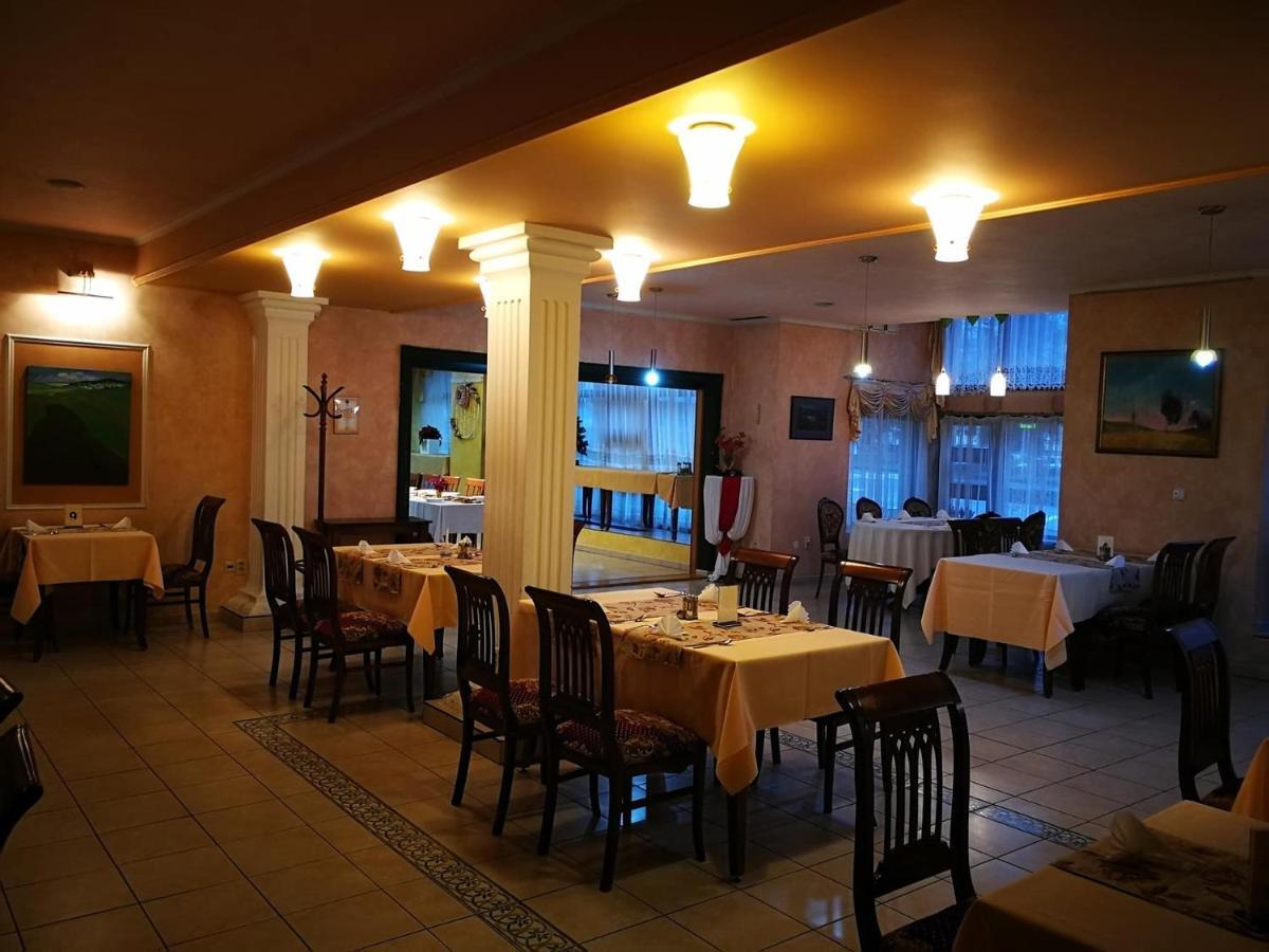Hotel Mladost Lipany Exterior foto