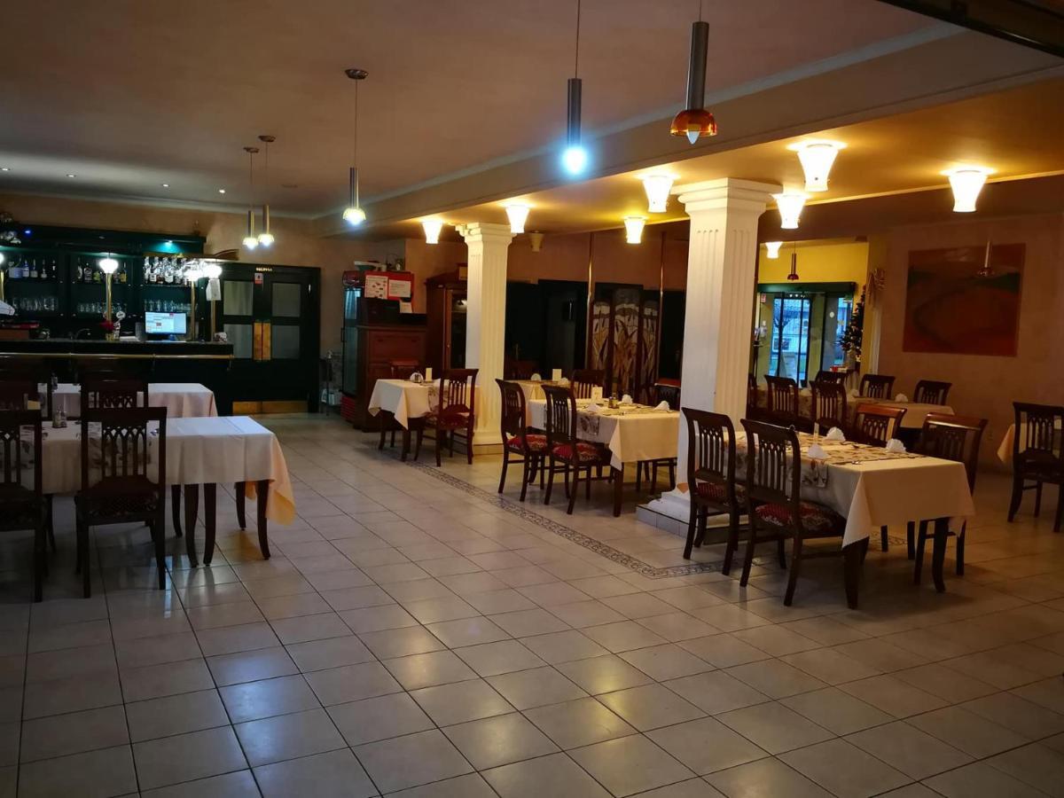 Hotel Mladost Lipany Exterior foto